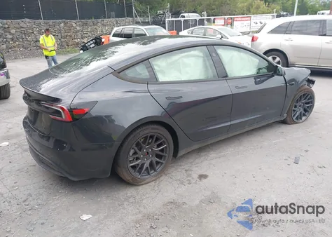 2025 Tesla Model 3 Long Range Rear-Wheel Drive z USA, uszkodzony, nr VIN 5YJ3E1EA3SF915449